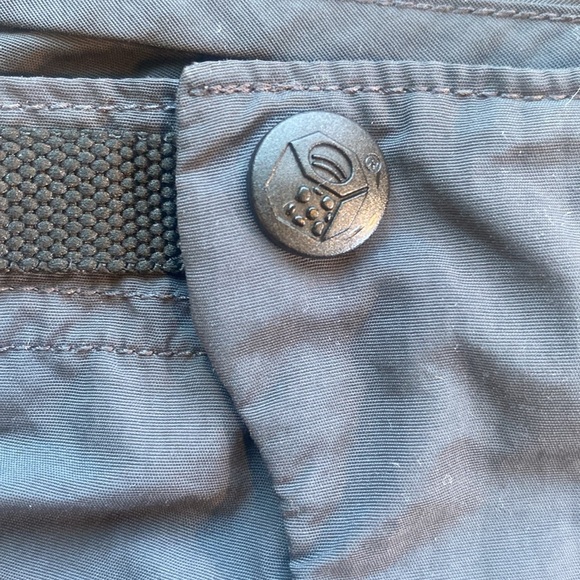 Mountain Hardwear Women’s‎ Hiking Pants Size 12/44 Nylon Outdoor Lightweight - Picture 11 of 12